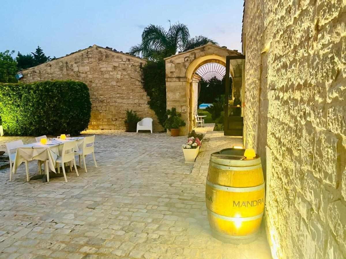 Torre Dantona Country Suites Pozzallo Exterior foto